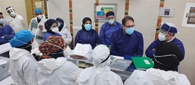 عیادت معاون درمان دانشگاه از مدافعان سلامت مبتلا به کووید-19 در بیمارستان حضرت علی اصغر(ع)